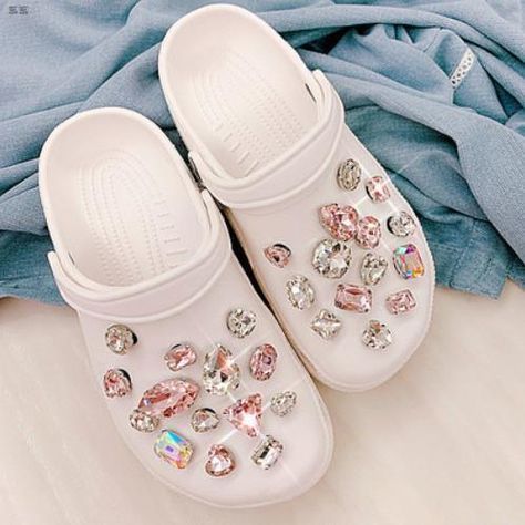 Sanrio Crocs, Crocs With Charms, Bunny Shoes, White Crocs, Crocs Fashion, Shoe Decorations, Cartoon Shoes, Preppy Shoes, Luxury Designer Shoes