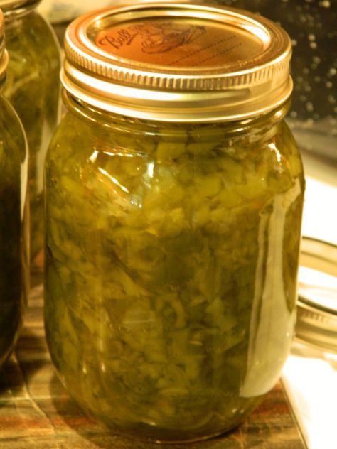 Green Pepper Relish Recipe, Banana Pepper Relish Recipe, Sweet Relish Recipe, Green Bell Pepper Recipes, Sweet Pepper Relish, Hot Pepper Relish, Sweet Banana Peppers, Green Pepper Recipes, Canning Peppers