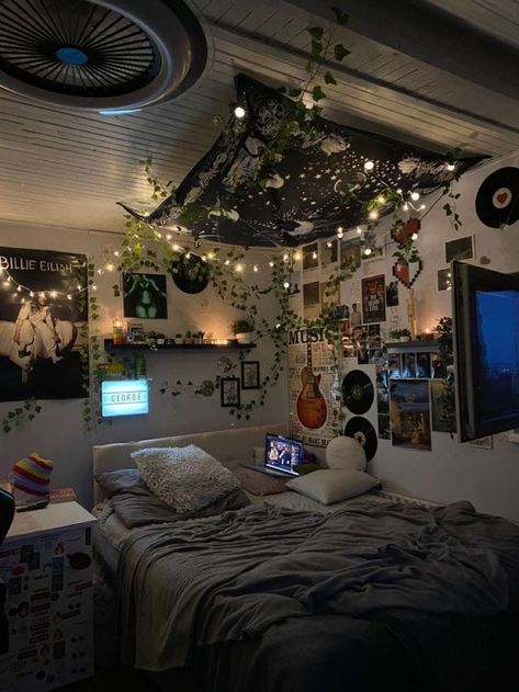 Bedroom Ideas For Nerds, Cool Room Decor, Dream Bedroom Inspiration, Chill Room, Dekorasi Kamar Tidur, Cool Room, Room Redesign, Grunge Room, Future Room