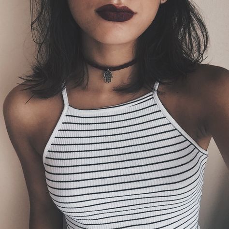 Black Chocker Outfits, 90s Choker Outfit, Edgy Choker Style Jewelry, Black Choker Aesthetic, Outfit With Choker, Alternative Fashion Choker Necklace, Choker Necklace Outfit, Choker Outfit, Choker Top