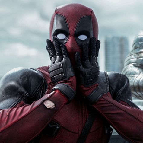 Deadpool (Ryan Reynolds) reacts to Colossus’ (voiced by Stefan Kapicic) threats. Patrick Brown, Deadpool Y Spiderman, Gym Memes Funny, Deadpool And Spiderman, Deadpool 3, Dead Pool, I Love Cinema, My Face When, Gym Memes