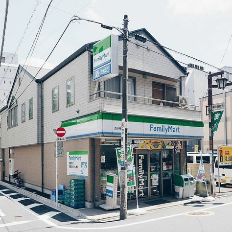 Family Mart, Japanese Buildings, Tokyo Shibuya, Building Aesthetic, Japan Street, Japan Photography, Aesthetic Japan, Kyushu, Japan Tokyo