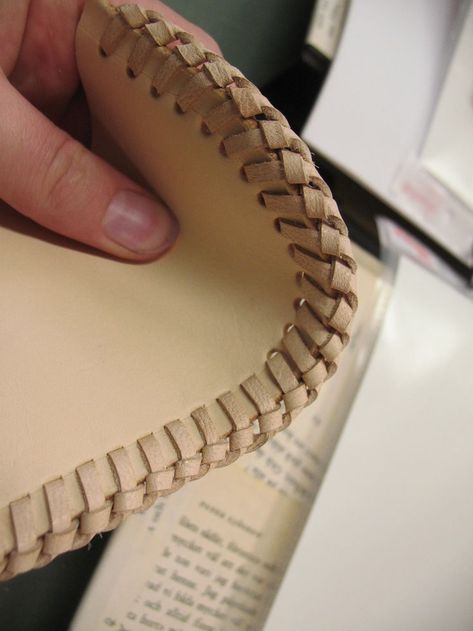 Leatherworking Seams #WilliamHannahUK #LeatherNotebook #leatherproducts #leather #notebook #journal #luxurygift #leatherinspiration #stitch #seams #sewing www.williamhannah.com Couture Cuir, Leather Tutorial, Leather Workshop, Leather Carving, Leather Art, Leather Box, Sewing Leather, Leather Weaving, Leather Projects