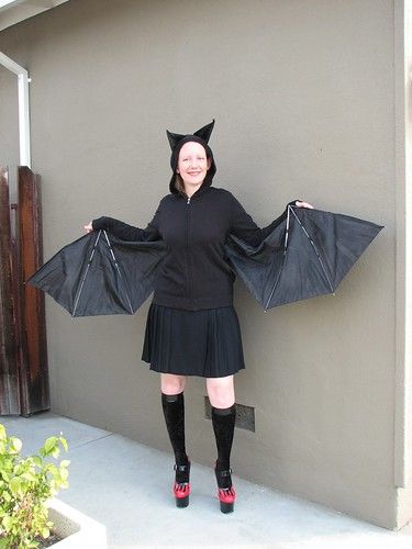 Unusual Halloween Costumes, Big Bird Costume, Halloween Costumes You Can Make, Teenage Halloween Costumes, Halloween Parejas, Costumes For Couples, Bat Costume, Cheap Halloween Costumes, Plus Size Halloween Costume