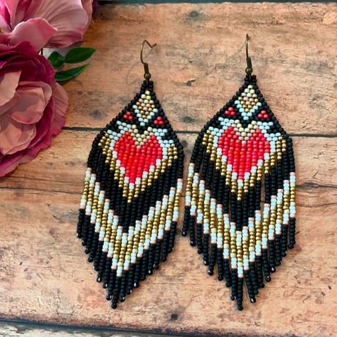 Beading Patterns Free Native American Earrings, Beaded Earrings Christmas, Beaded Earrings Tutorials Step By Step, Beaded Earrings Patterns Tutorial, Beading Earring, Heart Beaded Earrings, Beaded Heart Earrings, Native American Beadwork Patterns, Seed Bead Jewelry Patterns