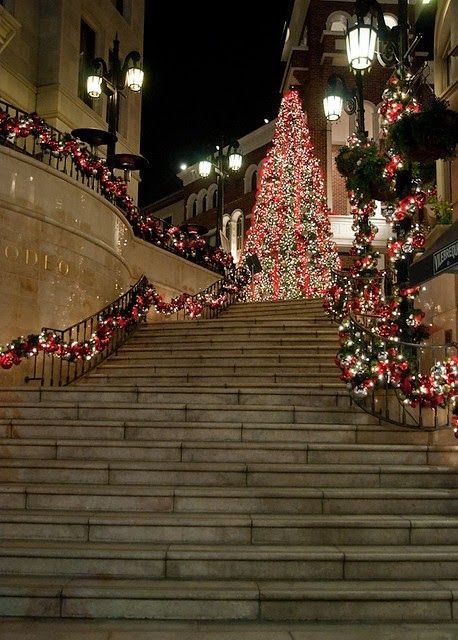 Christmas in Beverly HIlls Rodeo Drive Christmas Moodboard, Christmas In The City, Winter Red, Christmas Beauty, Rodeo Drive, Christmas Travel, Christmas Scenes, Primitive Christmas, Magical Christmas