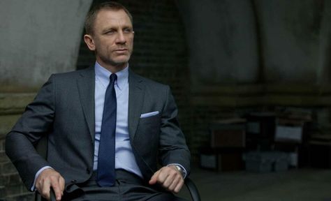 How to Wear Blue & Gray: A Classic Menswear Color Combination — Gentleman's Gazette Grey Suit White Shirt, Daniel Craig Suit, James Bond Suit, Bond Suits, Grey Suit Men, Dark Gray Suit, Charcoal Gray Suit, A Man In A Suit, Charcoal Suit