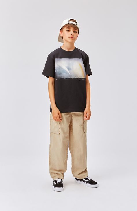 Earth pictures - spring summer 2023 Teen Trends, Earth Pictures, Boys Jeans, White Boys, Sustainable Clothing, Kids Wear, Quality Clothing, Boy Fashion