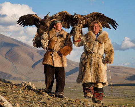 Mongolia Photography, Nomadic Culture, Eagle Hunter, Eagle Hunting, Altai Mountains, Nomadic Lifestyle, Local Photography, Chara Design, Nomadic People