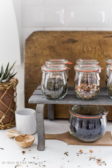 Organizing loose tea in Weck canning jars is the prettiest way to organize and display your loose tea. Check out all my organizing tips. #loosetea #pantryorganization Remodel Fireplace, Monica Gellar, French Country Farmhouse Decor, French Style Chairs, 80s Room, Toples Kaca, Weck Jars, Tea Organization, Tea Station