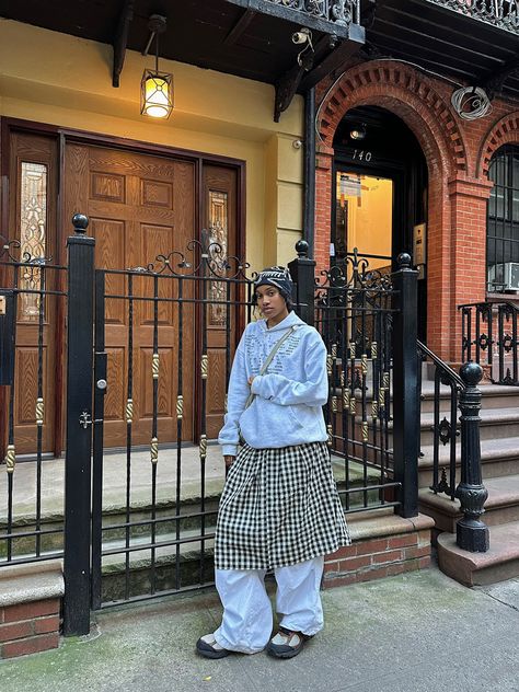 white hoodie, plaid skirt, white pants, sneakers and beanie. Blue Beanie Outfit, Blue Check Skirt, Winter Maxi Skirt Outfit, Skirt Over Jeans, Jeans Aesthetic, Street Style Outfits Casual, Oversize Jacket, Beanie Outfit, Blue Jean Outfits