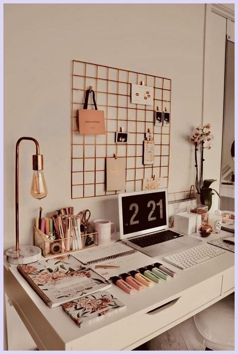 Aesthetic Work Desk Ideas, Desks Decoration Ideas, Work Desk Astethic, Office Desk Aesthetic Woman, Asethic Desk, Work Desk Aesthetic Office, Aesthetic Desk Set Up, Work Desk Organization Ideas, Aestetich Room Ideas