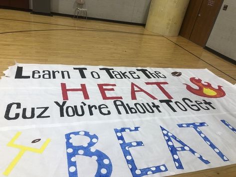 Pep Rally Schedule, Football Spirit Signs, Stuco Posters, Pep Rally Themes, School Spirit Ideas Pep Rally, Volleyball Banners, High School Football Posters, Cheerleading Signs, Spirit Posters