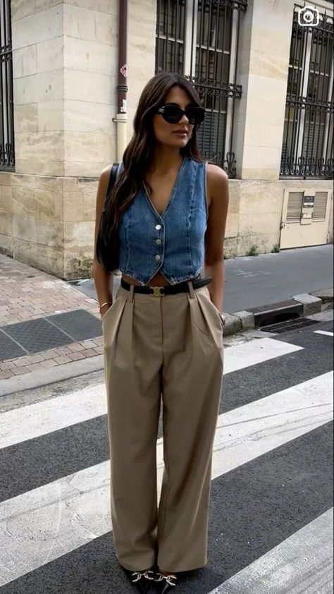 Aritzia Employee Outfit, Study Outfit Summer, New York Outfits Summer Street Fashion, Photographer Outfits, York Outfits, Vest Outfits For Women, Outfits Primavera, 2024 Inspiration, Europe Outfits