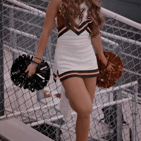 Cheerleading Aesthetic, Cheerleader Aesthetic, Cheerleading Pics, Cheer Aesthetic, Hollaback Girl, Cheer Poses, Football Boyfriend, Cheer Squad, Cheerleading Outfits