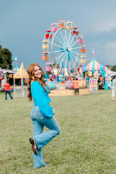 Senior Picture Ideas Carnival, Fair Senior Photos, Senior Carnival Photoshoot, Senior Pictures At The Fair, State Fair Senior Pictures, Senior Fair Photoshoot, County Fair Senior Pictures, Fair Photoshoot Ideas, Carnival Senior Pictures