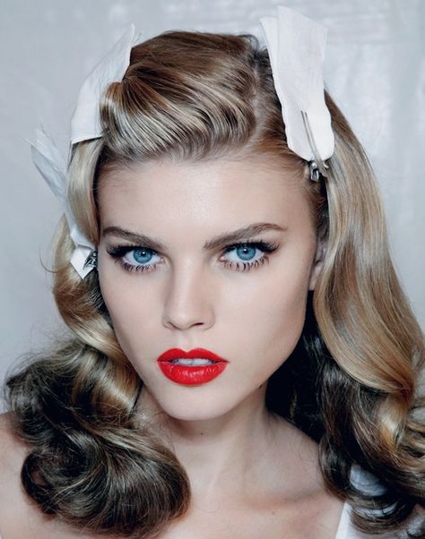 Burn, baby Maryna Linchuk, Victoria Secret Runway, Dna Model, Models Backstage, Smoky Eyes, Red Lip, Hair Inspiration Color, John Galliano, Beauty Inspiration