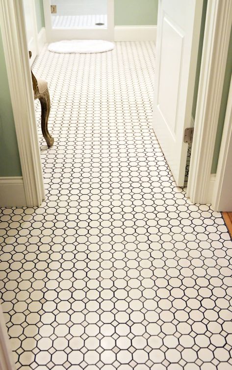 Mosaic Bathroom Floor, Classic Bathroom Tile, Tile Decoration, Floor Tile Ideas, Restroom Remodel, Patterned Bathroom Tiles, Vintage Style Bathroom, Bathroom Floor Tile, Restroom Design