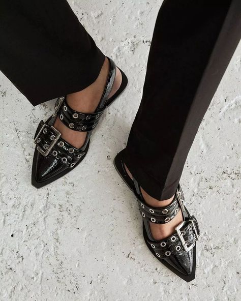 We have one pair of the Alias Mae Zia left 🖤  #perthboutique #corelifestylestore #aliasmae 📷 stylerunner