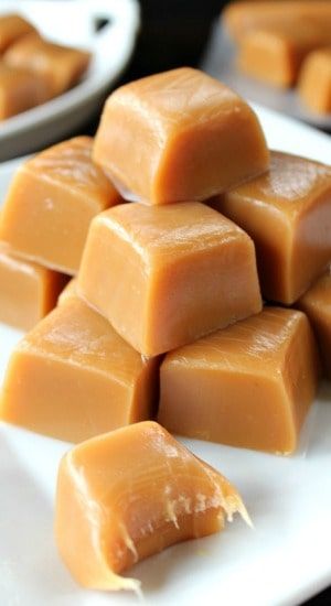 Homemade Caramel - Great Grub, Delicious Treats Goodie Plates, Soft Caramels Recipe, Homemade Caramel Recipes, Caramel Recipe Easy, Homemade Caramels, Chocolate Walnut Fudge, Caramel Butter, Holiday Dessert Table, Holiday Desserts Table