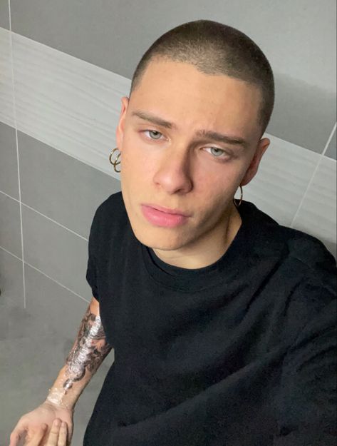 Buzz Cut Boys, Buzz Cut Hairstyles, Russian Men, Corte De Cabelo Masculino, Shaved Head, The Perfect Guy, Buzz Cut, Pretty Men, Haircuts For Men