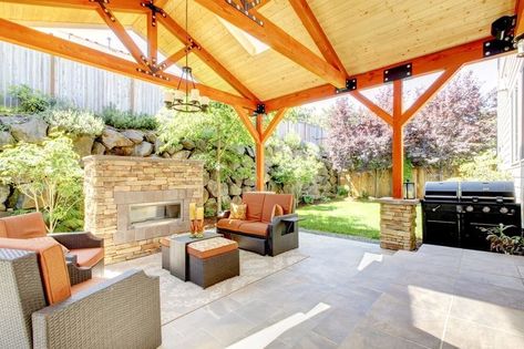 Covered Patio Design With Fireplace, Outdoor Pavilion With Fireplace, Patio Design With Fireplace, Pavilion With Fireplace, Design Per Patio, Veranda Design, Rectangular Fire Pit, Patio Pergola, Square Fire Pit