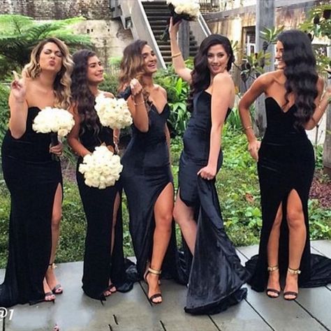 Top 10 Velvet Bridesmaid Dresses For Winter Weddings! | Pimenta de Açúcar Black Bridesmaid Dresses Long, Cheap Long Bridesmaid Dresses, Black Bridesmaid Dress, Black Bridesmaid, Fall Bridesmaid Dresses, Mermaid Bridesmaid, Velvet Bridesmaid Dresses, Bridesmaid Dresses Strapless, Black Bridesmaids