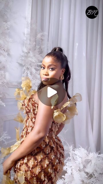 BellaNaija on Instagram: "Of course, she had to dazzle! 🥵 This after party look is giving EVERYTHING! Bride @veekee_james Groom @femi_bd Bridal Styling @style_by_ruvero Groom styling @groomsoftheinfidel Event planner @elithan_events Makeup @ariyike_mua Hair stylist @adefunkeee Brides Outfits @veekeejames_official Groom suit @atafo__ Groom after party @tinathan.official Photographer @saidmhamadofficial @officialphotofreak Videographer @ibidunnidamilola Hair @hairbyadefunkeee Shoes @jimmychoo @versace @aquazzura Bouquet flowers @funmiflowers @camakabespokepieces Bridesmaids flowers @camakabespokepieces Decorator @whitehillsevents Rental- @kfapickup Light @innovatemedia1 Videographer @ibidunnidamilola & @mcefilms Audio guest & 360 @smileboothco Dj @djfabulous MC @tomike_a Veekee James Styles, After Party Outfit, Veekee James, Events Makeup, Bridesmaids Flowers, Bridal Styling, Event Makeup, Lace Styles, Party Look