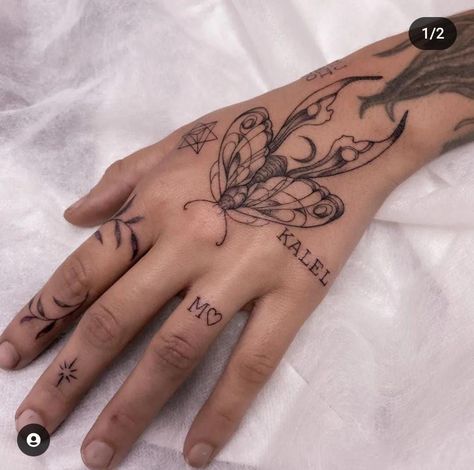 Spiritual Hand, Hand And Finger Tattoos, Hand Tats, Spiritual Beliefs, Hand Tattoo, Simplistic Tattoos, So In Love, Minimal Tattoo, Creative Tattoos