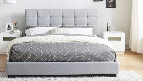 Lit adulte capitonné WILLIAM 140*190 tissu gris clair+sommier à latte Bed Headboard Ideas, Gray Upholstered Bed, Minimalist Furniture Design, Minimalist Furniture, Makeup Room, Upholstered Beds, Headboards For Beds, Wood Floors, Mattress