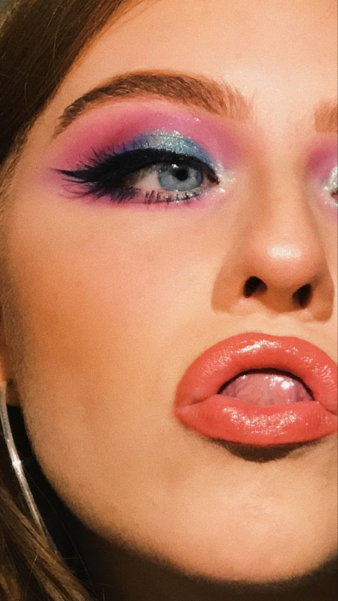 80s Disco Party Makeup, 70 Disco Party Hairstyle, 80s Makeup Colorful, 70s Theme Makeup, 80s Disco Makeup Looks, Roller Disco Makeup, 80s Makeup Inspiration, 70s Makeup Look Disco Pink, 80s Themed Makeup