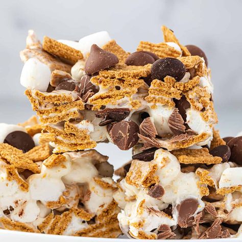 Smores Bars Football Sunday Recipes, Smores Desserts, Marshmallow Recipes, Smores Bars, Salty Marshmallow, Golden Grahams, Milk Chocolate Candy, Sunday Recipes, Pumpkin Bars