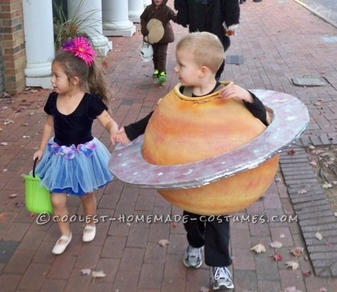 Great Saturn Boy Homemade Halloween Costume Diy Saturn Costume, Saturn Halloween Costume, Mars Costume Planet, Planet Costume Diy, Planet Costume For Kids, Planet Halloween Costume, Moon Costume Diy, Saturn Costume, Planet Costume