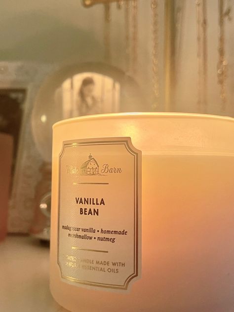 Bedside Table Ideas Decor, Bedroom Decor Ideas Cozy, Bedside Table Ideas, White Barn Candle, Candle Bath, Candle Obsession, Bath & Body Works, Vanilla Milk, Homemade Marshmallows