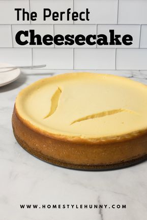 Cheesecake Recipe No Water Bath, Cheesecake Classic, Original Cheesecake Recipe, Cheesecake Recipes Easy Homemade, Raspberry Sauce Recipe, Homemade Cheesecake Recipes, Sour Cream Cheesecake, No Bake Vanilla Cheesecake, Holiday Desserts Christmas