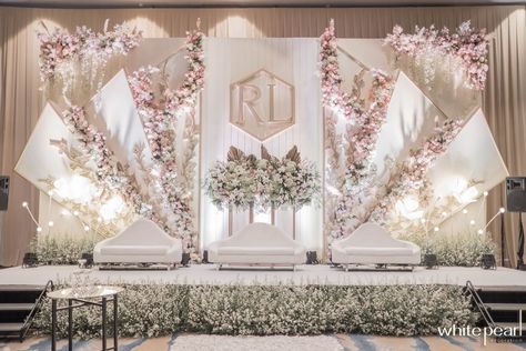 Grand Mercure Kemayoran Lt 27 2020.11.07 by White Pearl Decoration - 001 Wedding Dekorasi, Dekorasi Wedding, Indoor Wedding Decorations, Wedding Decorations Pictures, Wedding Stage Backdrop, Wedding Hall Decorations, Wedding Stage Decor, Wedding Background Decoration, Wedding Stage Design