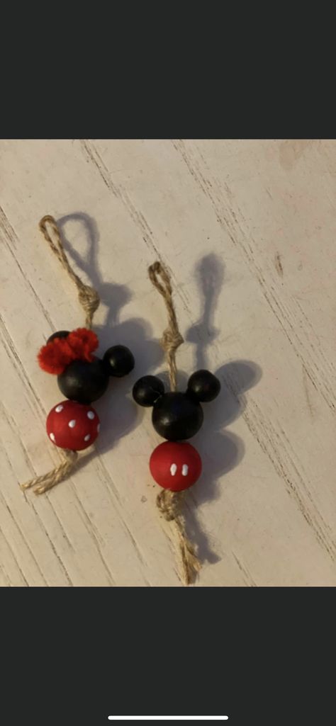 Mickey Mouse Crafts For Adults, Mickey Mouse Diy Crafts, Minnie Mouse Ornaments Diy, Diy Disney Christmas Ornaments, Diy Mickey Mouse Christmas Decorations, Mickey Snowman, Mickey Mouse Diy, Disney Diys, Diy Mickey Mouse