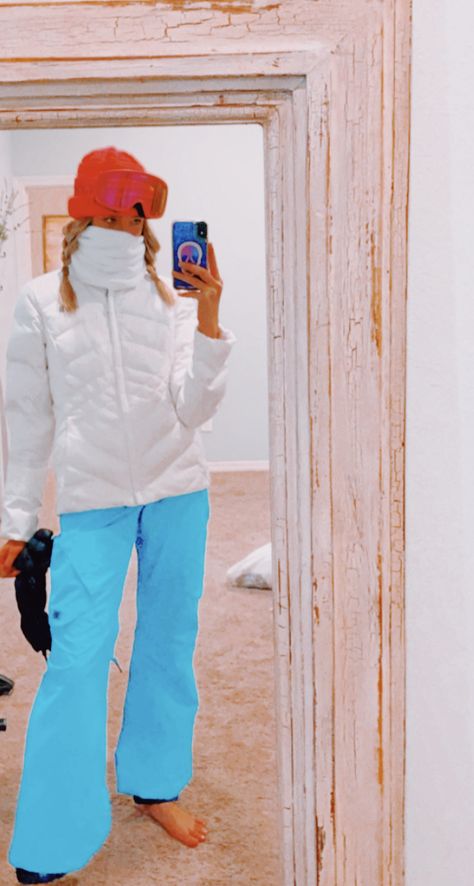 Preppy Ski Fits, Preppy Skiing Outfit, Preppy Ski Outfits, Preppy Skiing, Skii Outfit, Cute Skiing Outfit, Snowboard Outfit, Christmas Pfps, Ski Fits