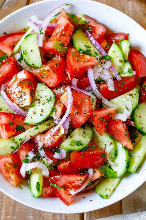 Plats Healthy, Salad Buah, Tomato Salad Recipes, Fresh Salad Recipes, Cucumber Tomato Salad, Tomato Cucumber, Cucumber Recipes Salad, Makanan Diet, Best Salad Recipes