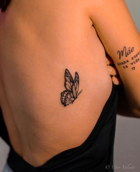 Cute Tattoos Back Of Arm, Closed Wing Butterfly Tattoo, Single Butterfly Tattoo, Basic Tattoos, Tato Henna, Small Pretty Tattoos, Petite Tattoos, Dope Tattoos For Women, Stylist Tattoos