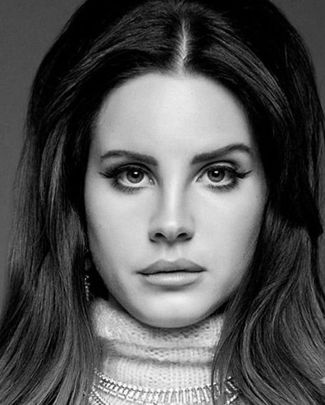 Lana Del Rey Face, Lana Del Rey Portrait, Fashion Figures, Lana Del Ray, Beautiful Inside And Out, Living Legends, Black And White Portraits, Hair Envy, Art Drawings Sketches Simple