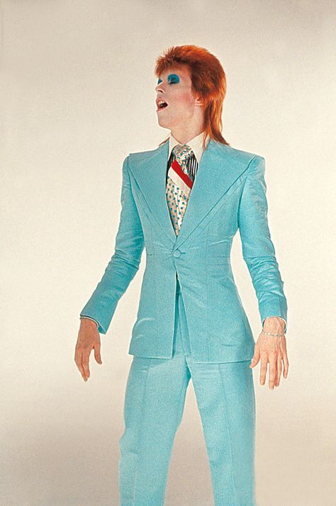 David Bowie as Ziggy Stardust video still from the song Is there Life on Mars?   Photo/Video by Mick Rock and costume by Freddie Buretti, 1972/73 Nyc Club, Angela Bowie, Duncan Jones, Ziggy Played Guitar, Bowie Ziggy Stardust, David Bowie Ziggy, Isabelle Adjani, Vintage Suit, Life On Mars