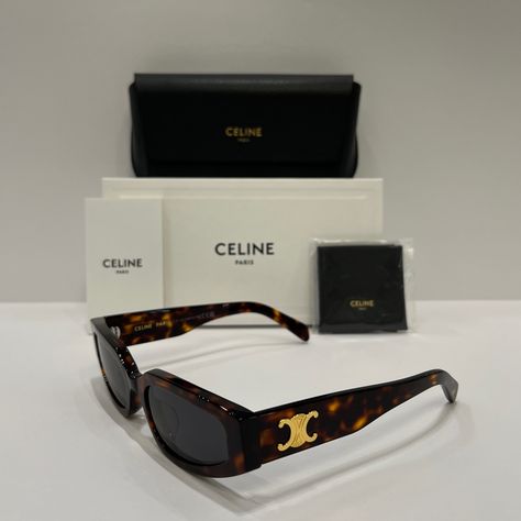 Celine Triomphe Cl40269u 52a Sunglasses 100% Authentic, Brand New Havana / Gold With Smoke Lenses Material: Acetate Size: 54-19-135mm Made In Italy Comes With All Original Packaging And Authenticity Card Tortoise Cat, Celine Accessories, Celine Triomphe, Celine Sunglasses, Brown Gold, Havana, Cat Eye Sunglasses, Tortoise, Sunglasses Accessories