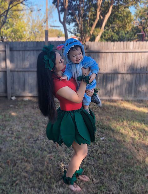 Mommy and son, Lilo and Stitch, Halloween costume, cosplay, mommy and me Halloween Costumes Lilo And Stitch, Disfraz Lilo Y Stitch, Mother Son Halloween Costumes, Mommy Baby Halloween Costumes, Mother Daughter Halloween Costumes, Matching Family Halloween Costumes, Lilo And Stitch Costume, Mom Halloween Costumes