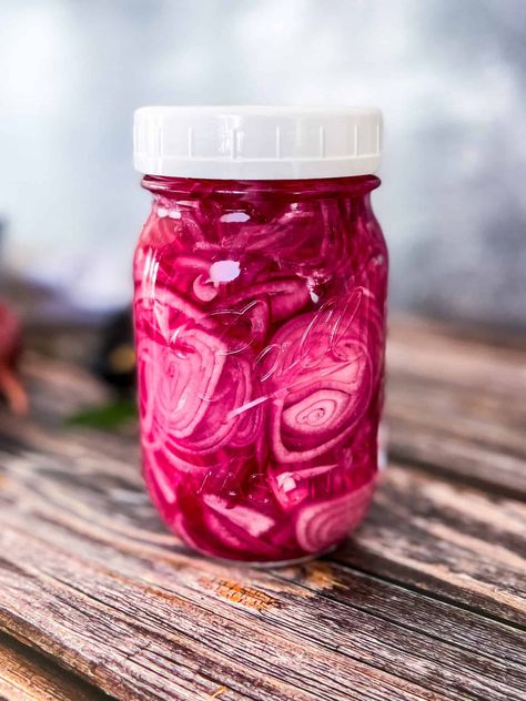 Easiest Pickled Onions Recipe You Need To Try Pickled Onions Recipe, Vietnamese Chicken Salad, Easy Pickling Recipes, Easy Pickle, Quick Pickled Onions, Quick Pickled, Cucumber Sandwiches, Pickled Vegetables, Pickled Red Onions