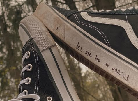 Estilo Converse, Vans Aesthetic, Converse Aesthetic, Shoes Drawing, Swag Shoes, Non Fiction, Character Aesthetic, My Vibe, Book Aesthetic