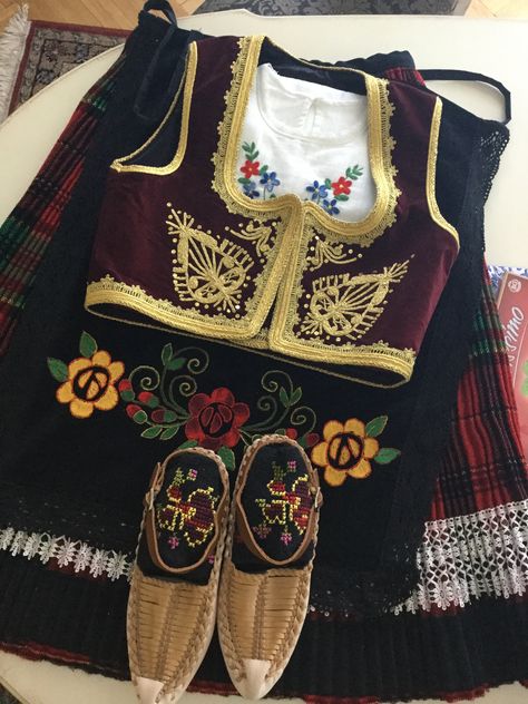 Serbia Traditional Clothing, Serbian Culture Aesthetic, Milica Core, Serbian Traditional Clothing, Romanian Traditional Clothing, Serbian Folklore, Etnic Pattern, Serbian Christmas, Serbian Culture