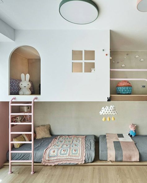 Minimalist Kids Room, Scandinavian Kids, Minimalist Kids, Bunk Bed Designs, Pink Door, Young Couple, Bedroom Doors, Kids' Bed, Kids Room Design