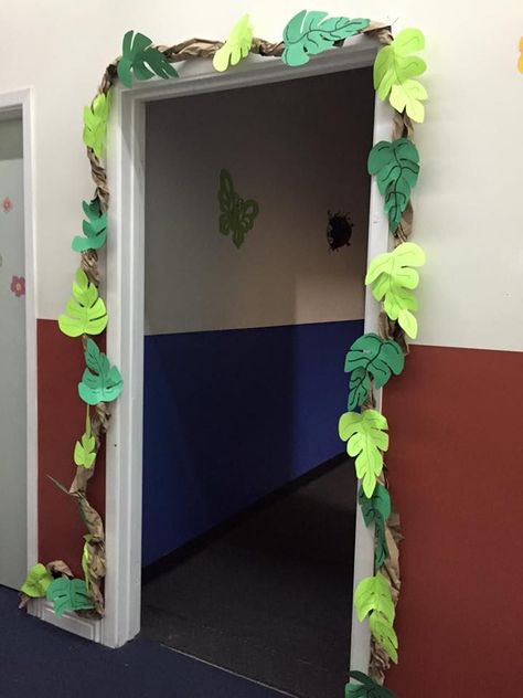 Jungle Door Decorations, Jungle Decorations Classroom, Jungle Classroom Door, Jungle Theme Classroom Decorations, Diy Butterfly Decorations, Daycare Room Ideas, Jungle Classroom, Decoration Creche, Preschool Valentine Crafts