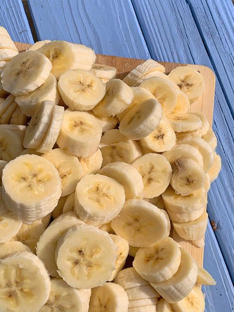 Low Fodmap Fruits, Fruit Aesthetic, Nutrition And Mental Health, Banana Fruit, Yellow Foods, Healthy Food Motivation, Food Is Fuel, Favorite Snack, Pretty Food